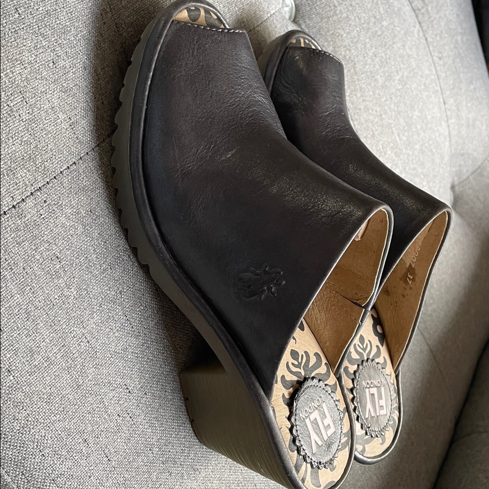 Fly London Peep Toe Block Heel Mule Sandals Black Leather Size 37 - Picture 2 of 5